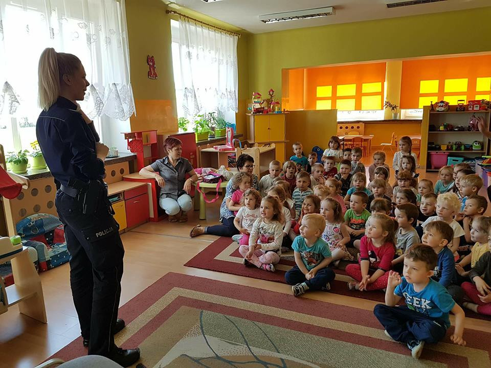 Dzielnicowa Chodakowa z wizytą w Przedszkolu nr 6