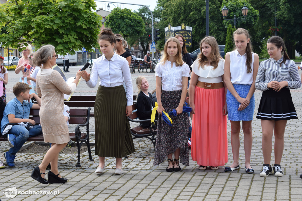 Czytanie Krzyżaków na placu Kościuszki