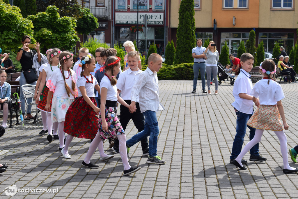 Czytanie Krzyżaków na placu Kościuszki