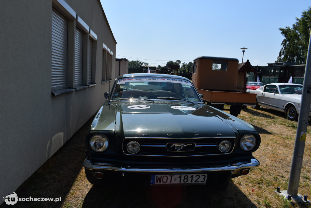 Rajd zabytkowych Mustangów