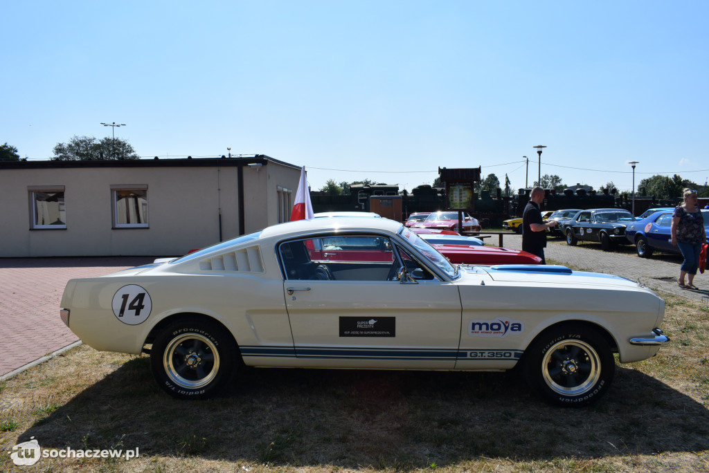 Rajd zabytkowych Mustangów