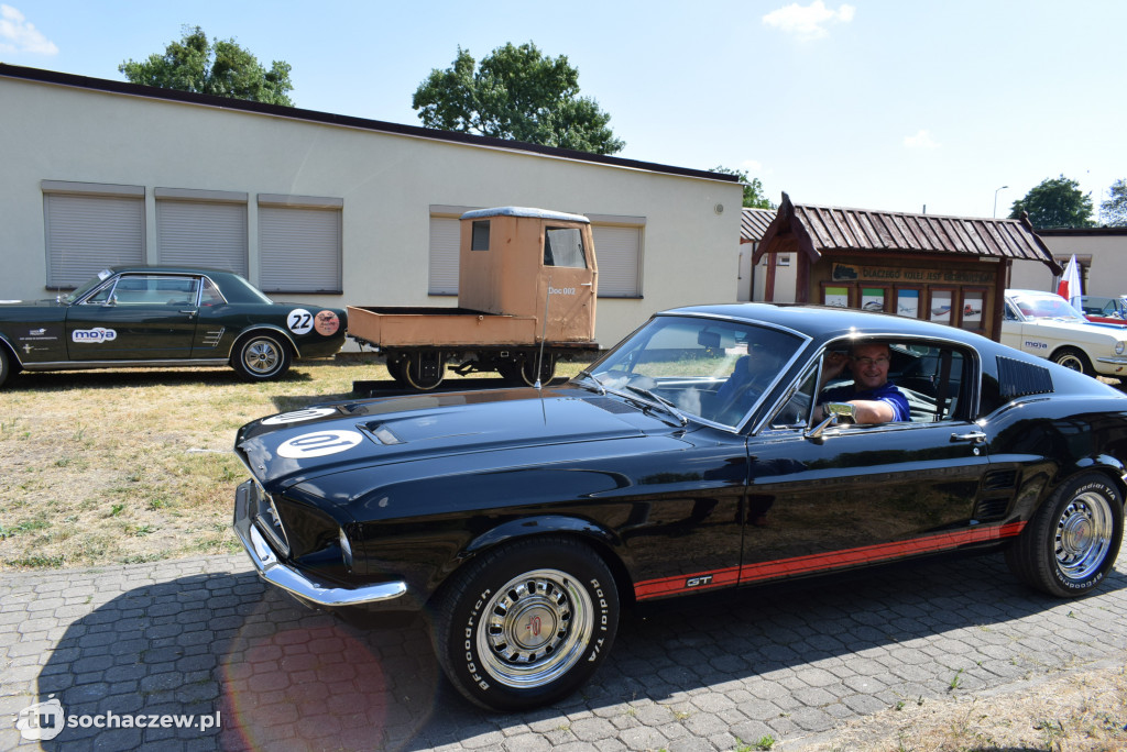 Rajd zabytkowych Mustangów