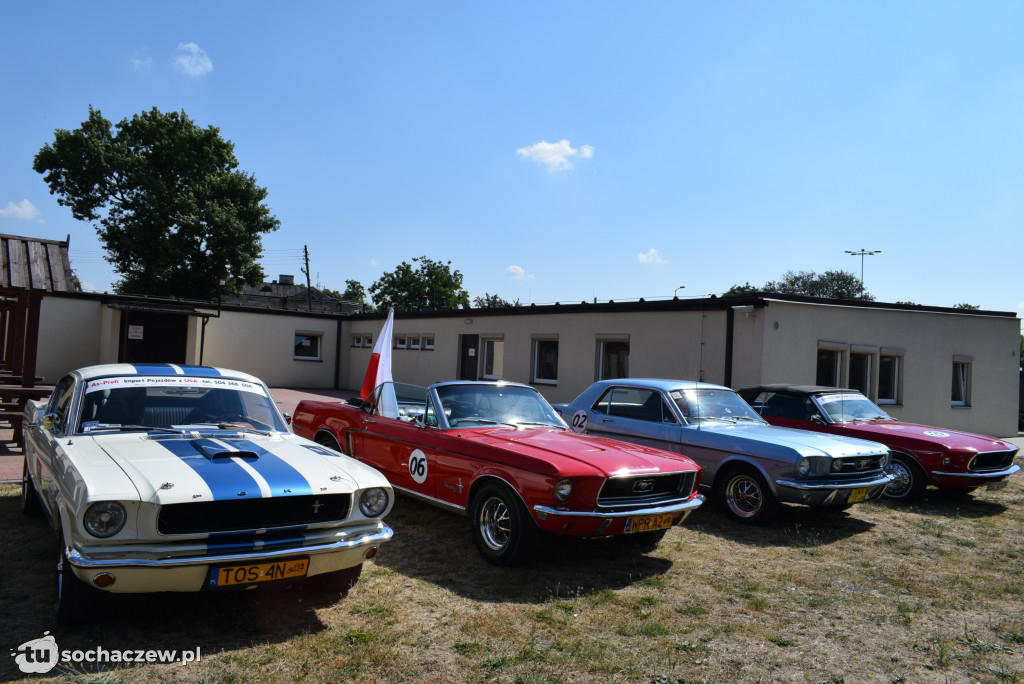 Rajd zabytkowych Mustangów