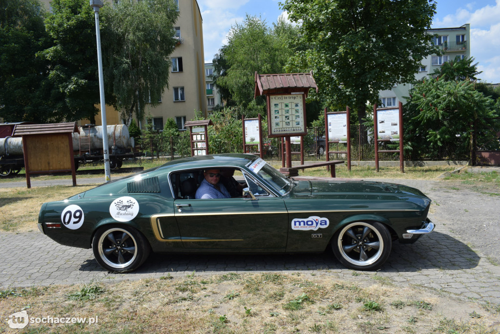 Rajd zabytkowych Mustangów