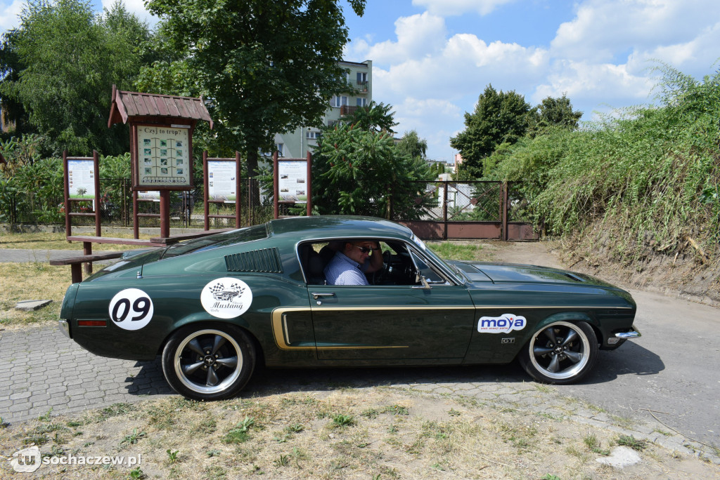 Rajd zabytkowych Mustangów