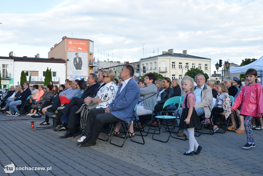 Warszawianka na placu Kościuszki