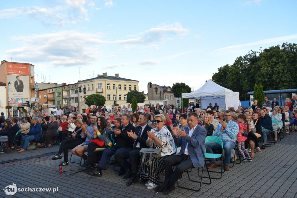 Warszawianka na placu Kościuszki