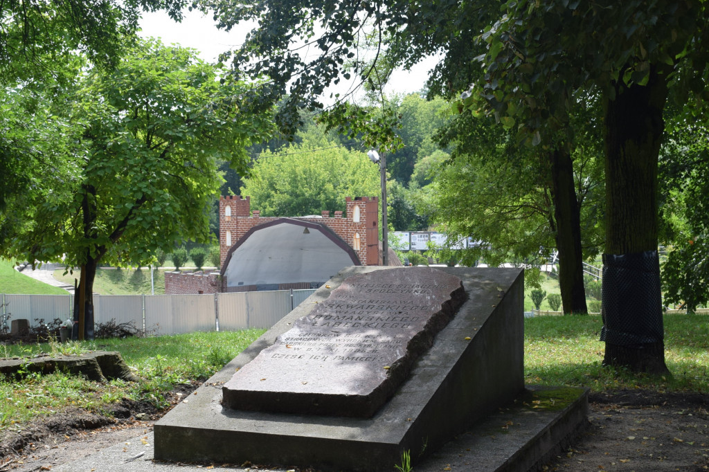Pomnik rozstrzelanych w 1906 roku
