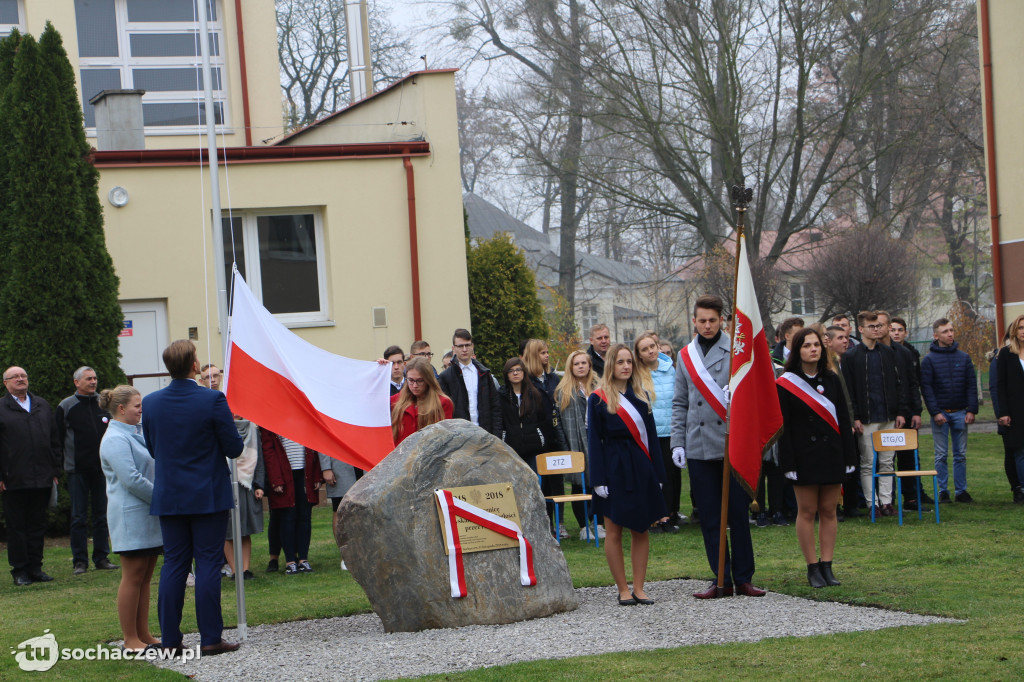 Głaz pamięci przed Ogrodnikiem