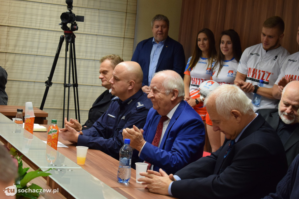 Rada Miasta z prezydium na 12 do 9