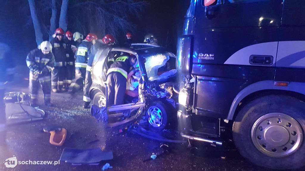 Zderzenie osobówki z samochodem ciężarowym
