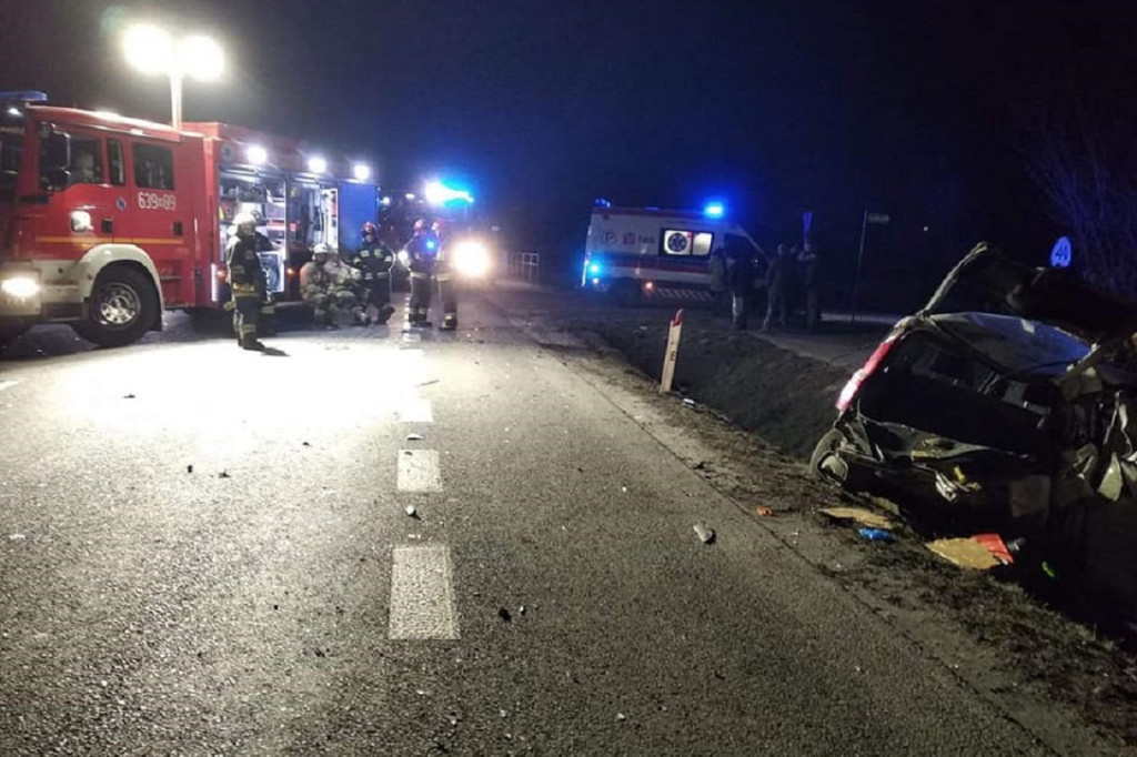 Wypadek w Lisicach. Jedna osoba poszkodowana