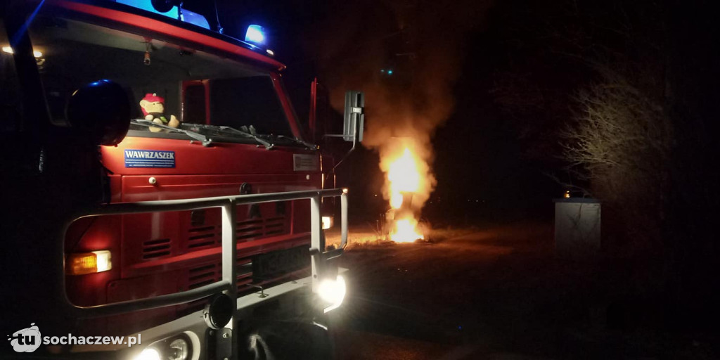 Nocny pożar transformatora w Elżbietowie