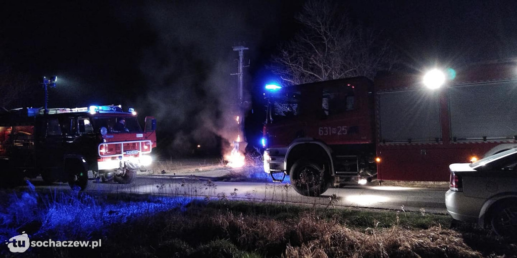 Nocny pożar transformatora w Elżbietowie