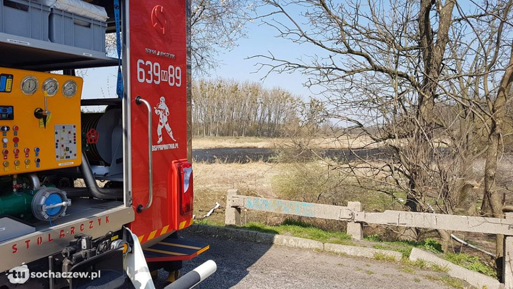 Toruńska Sochaczew. OSP Paprotnia gasi pożar