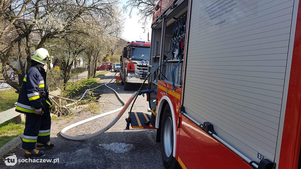 Toruńska Sochaczew. OSP Paprotnia gasi pożar