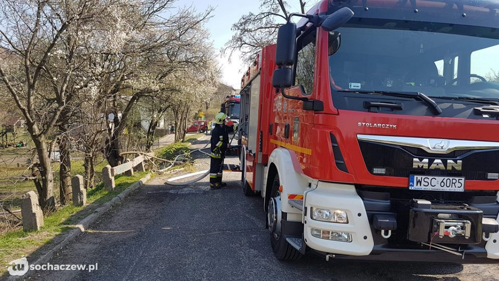 Toruńska Sochaczew. OSP Paprotnia gasi pożar