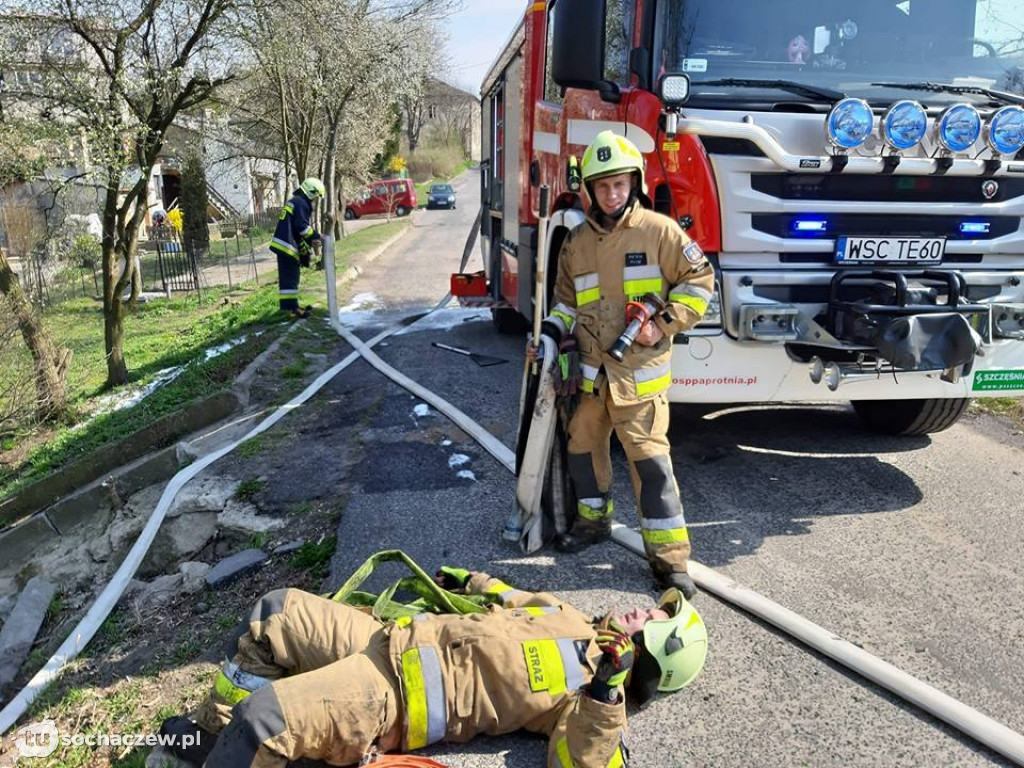 Toruńska Sochaczew. OSP Paprotnia gasi pożar