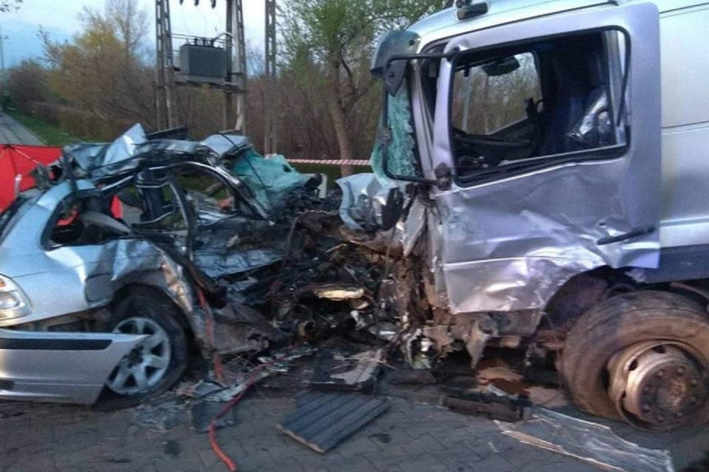 Wypadek Błonie Wieś. Dwie osoby nie żyją