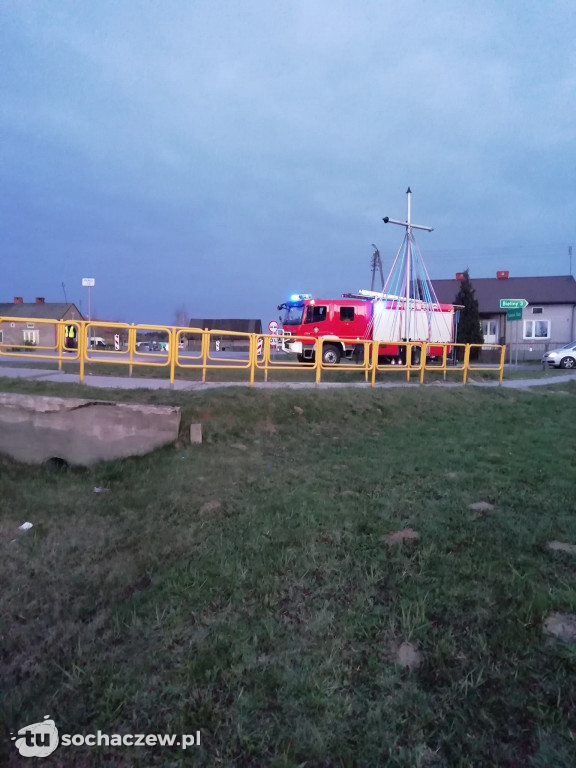 Kamion. Ciężarówka w rowie