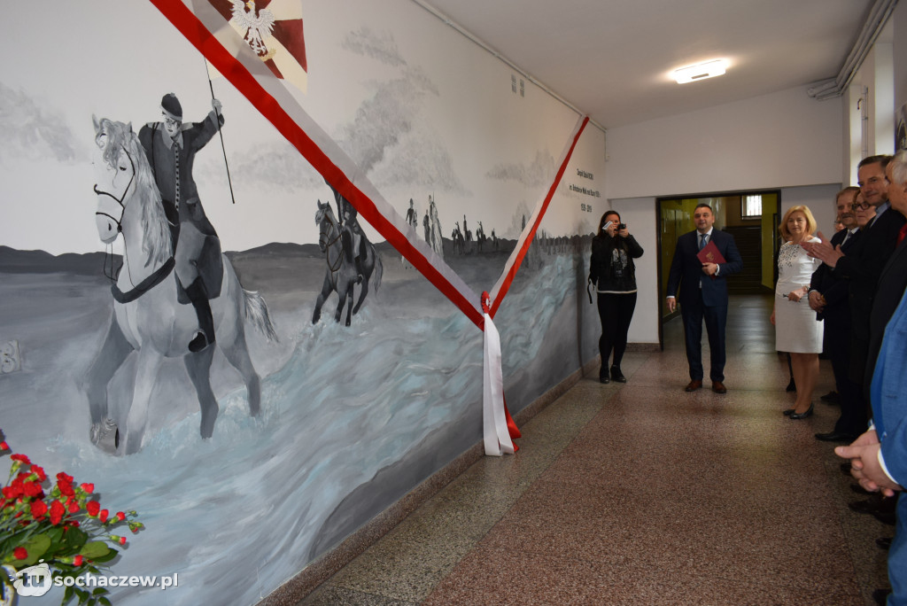 Mural w Ogrodniku odsłonięty
