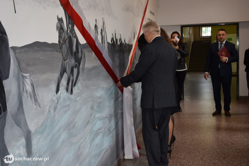 Mural w Ogrodniku odsłonięty