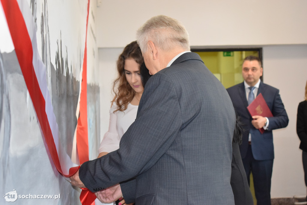 Mural w Ogrodniku odsłonięty