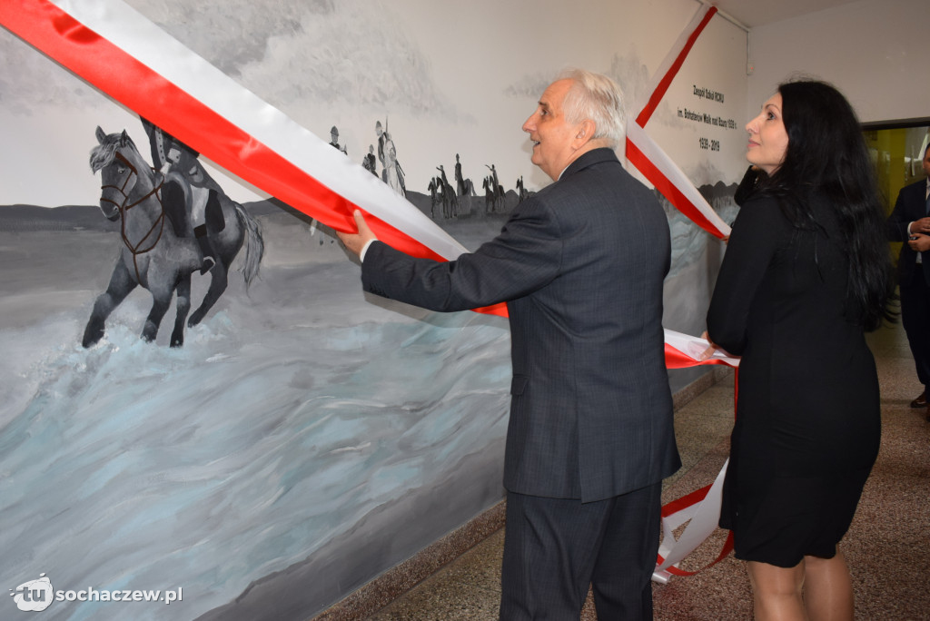 Mural w Ogrodniku odsłonięty