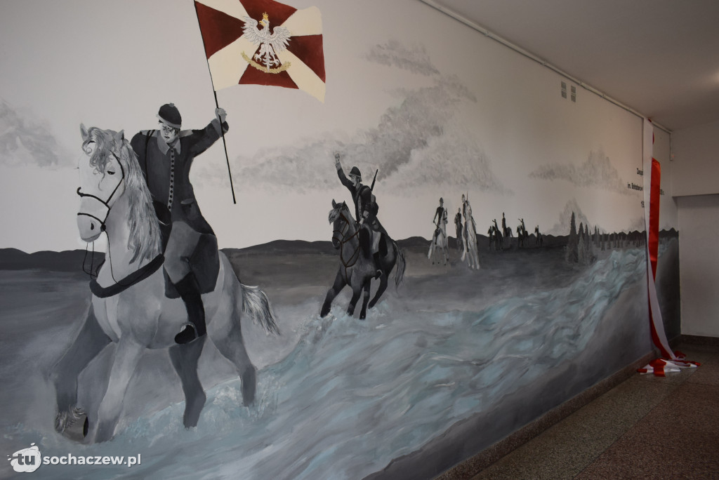 Mural w Ogrodniku odsłonięty