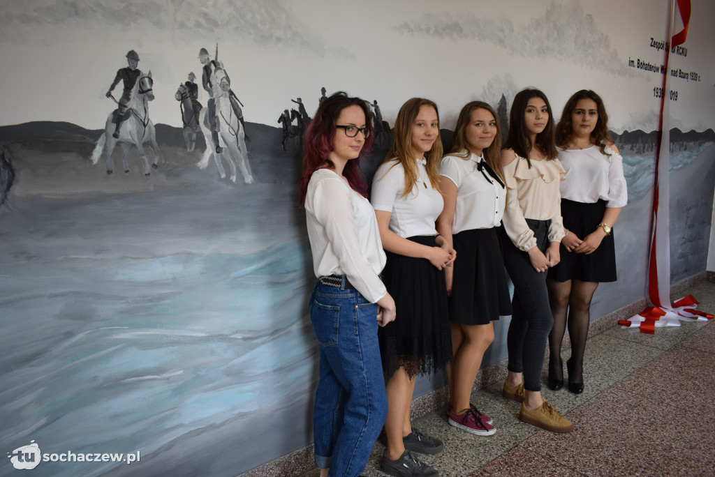 Mural w Ogrodniku odsłonięty