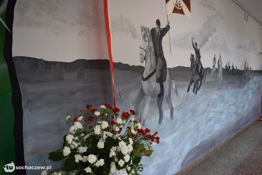 Mural w Ogrodniku odsłonięty