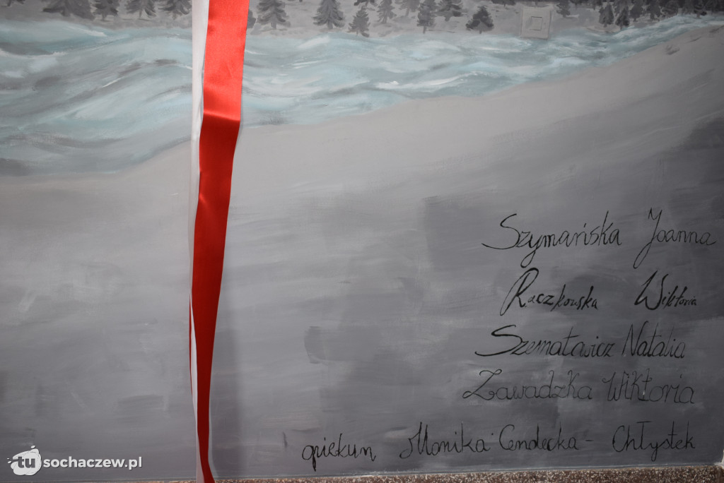 Mural w Ogrodniku odsłonięty