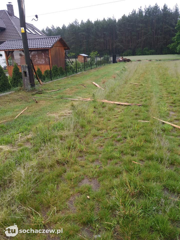 Piorun uderzył w słup