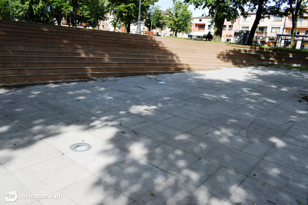 Park przy Traugutta i synagoga w lampach