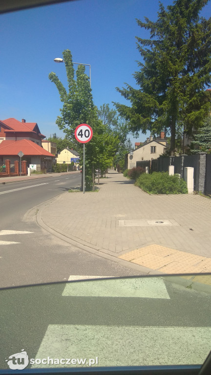 Czy pani widzi ten samochód? Ale nie ten tyłem