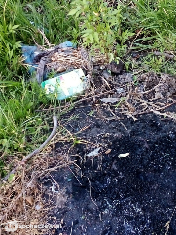 Niszczą i podpalają