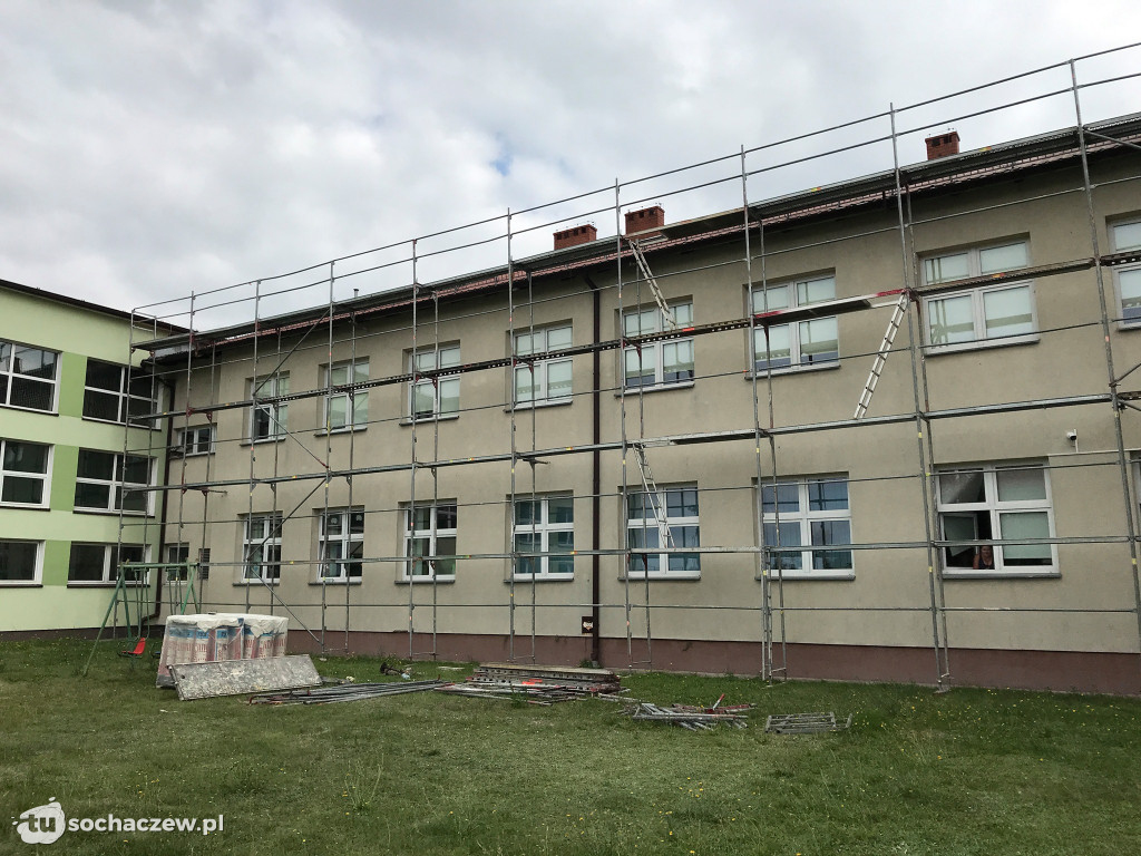 Przebudowa dachu na szkole w Rybnie
