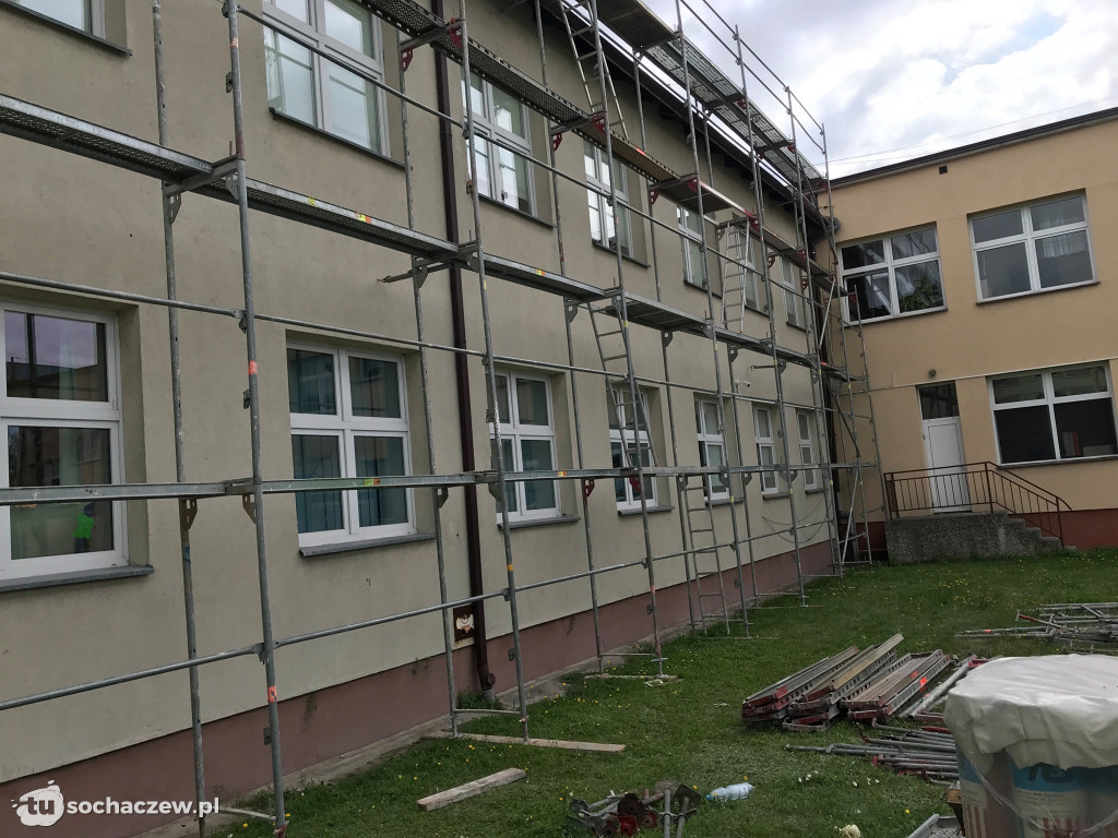 Przebudowa dachu na szkole w Rybnie
