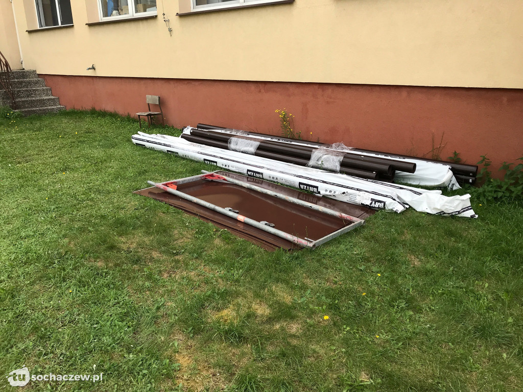 Przebudowa dachu na szkole w Rybnie