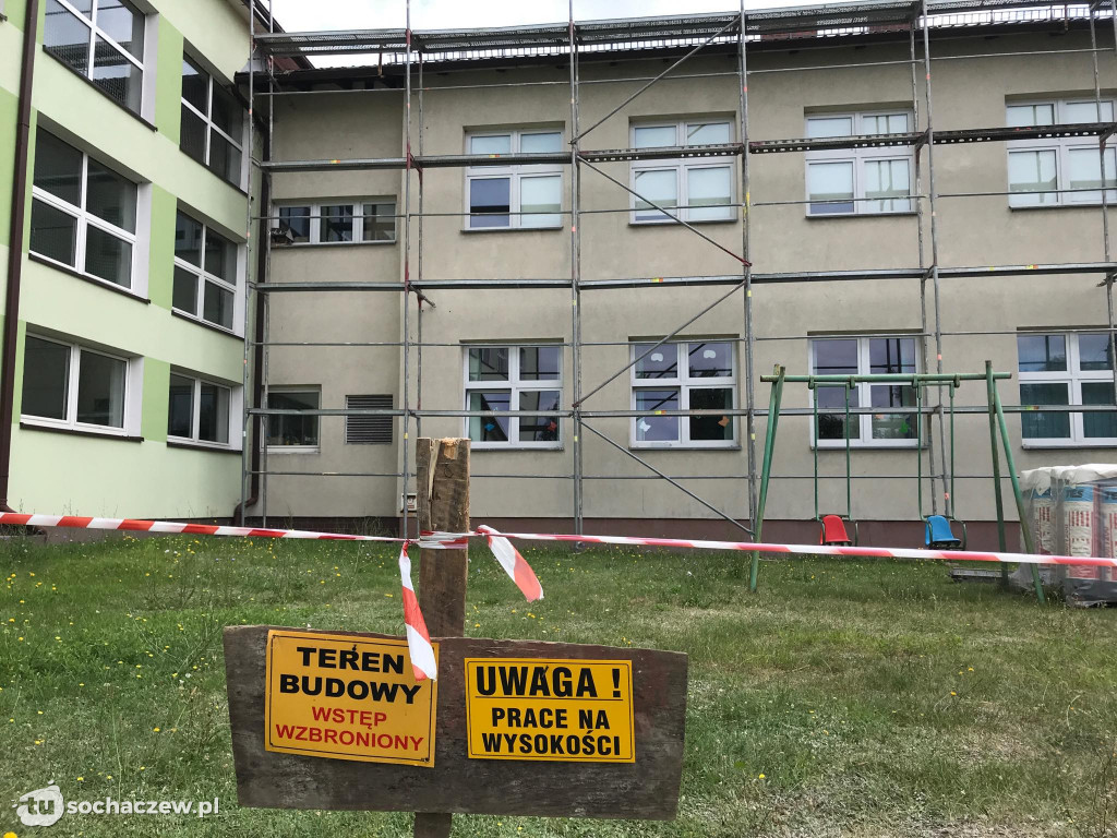 Przebudowa dachu na szkole w Rybnie