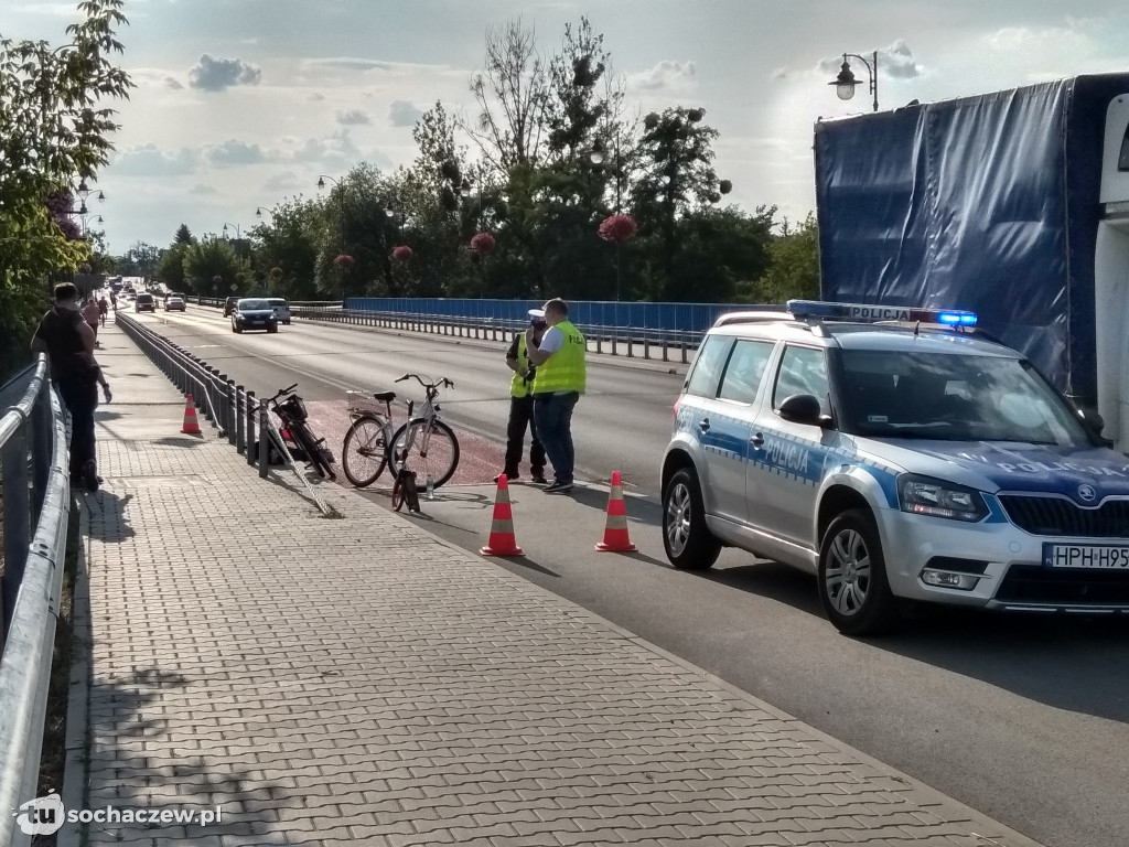 Poważny wypadek rowerzystów na moście