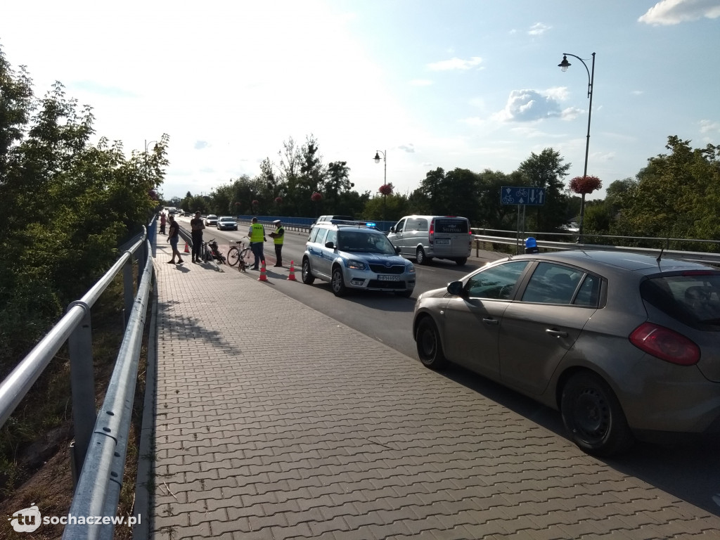 Poważny wypadek rowerzystów na moście