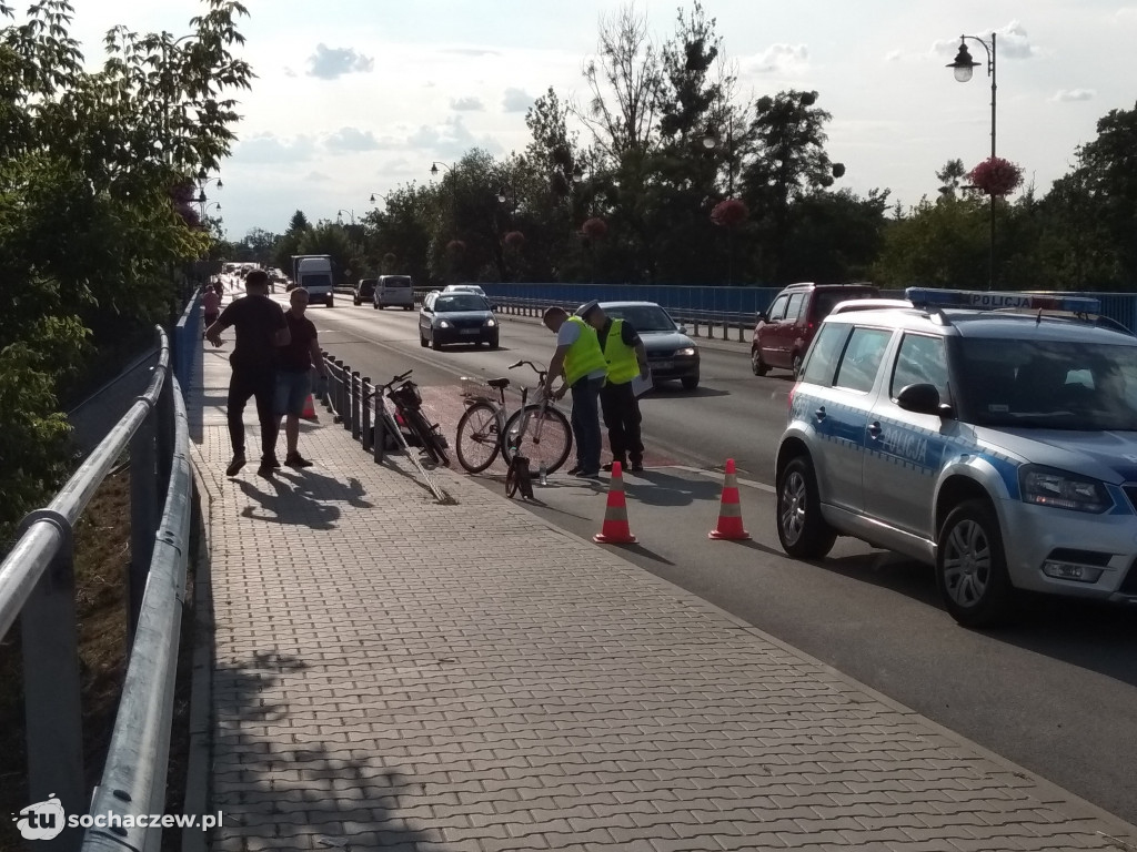 Poważny wypadek rowerzystów na moście