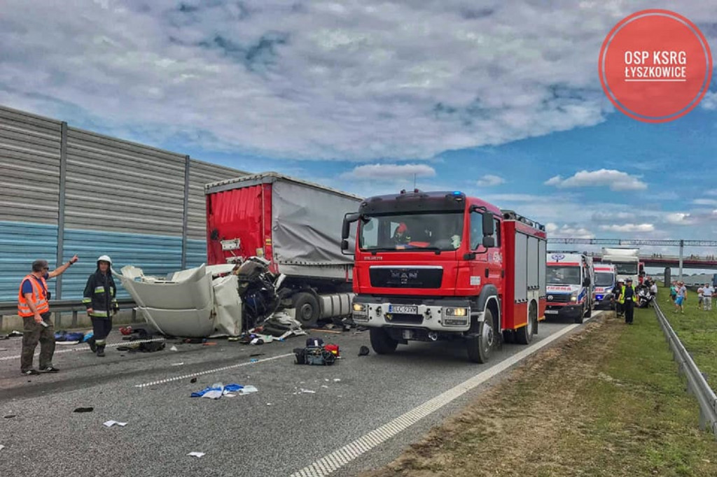 Wypadek trzech ciężarówek na A2