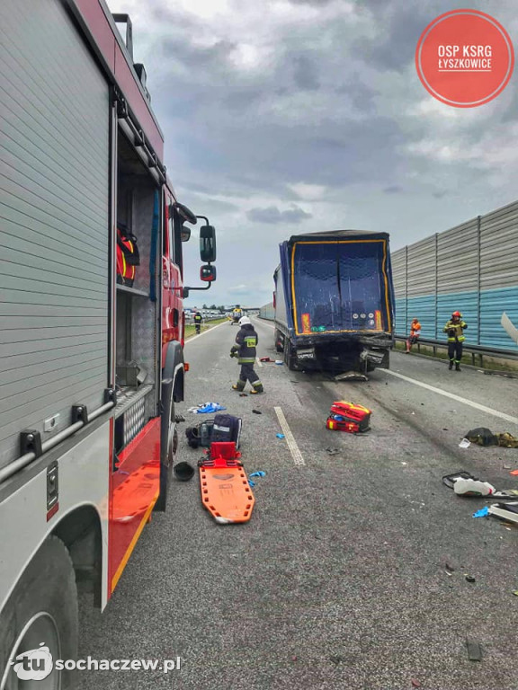 Wypadek trzech ciężarówek na A2