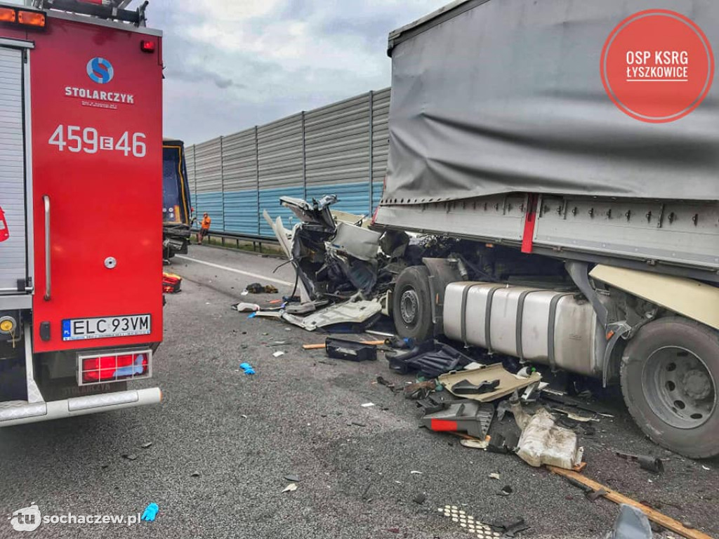 Wypadek trzech ciężarówek na A2
