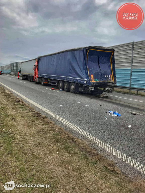 Wypadek trzech ciężarówek na A2