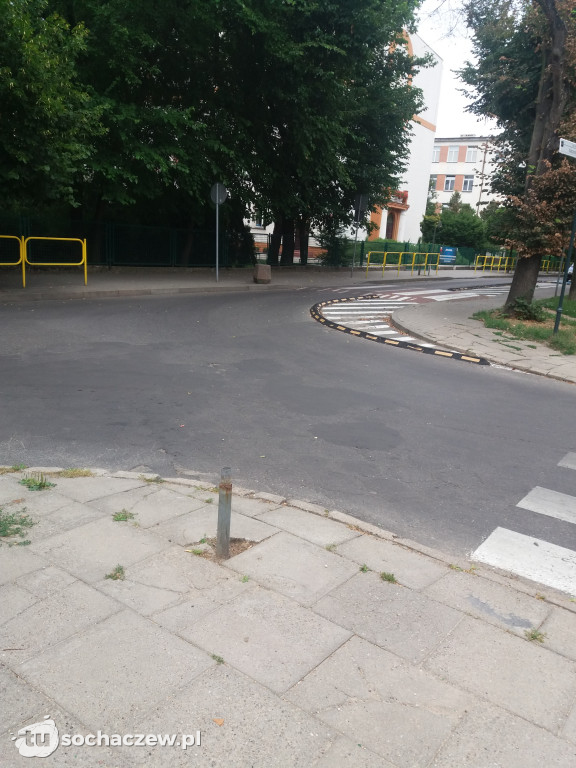 Kaczorowskiego. Pręt wystający z ziemi