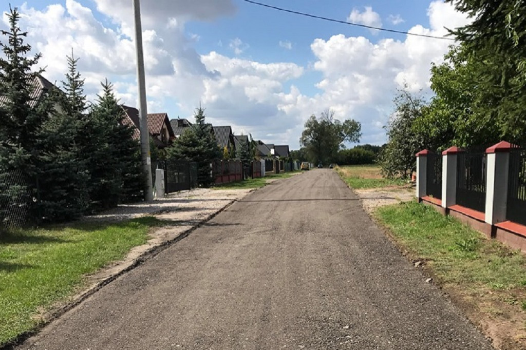 Droga w Karolkowie Szwarockim po remoncie