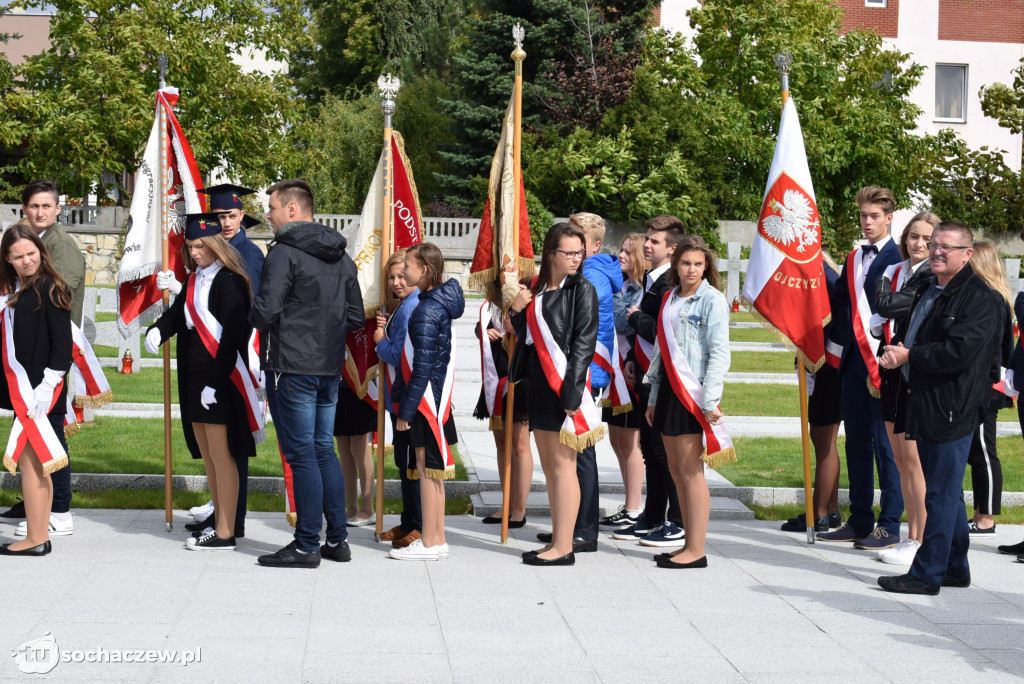 Spoczywający na cmentarzu w Trojanowie uczczeni